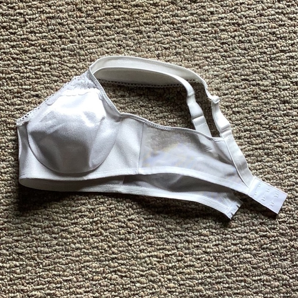 PLAYTEX  36 B - #4692  18 HOUR Bra white NWOT
